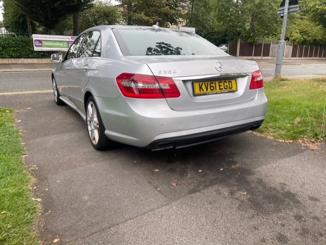 image for Mercedes-Benz, E CLASS, Saloon, 2012, Semi-Auto, 2143 (cc), 4 doors