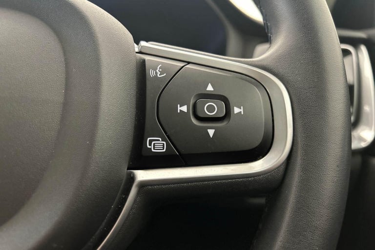 2022 Volvo V60 Momentum, B3 mild hybrid ESTATE Petrol/Electric Hybrid Automatic