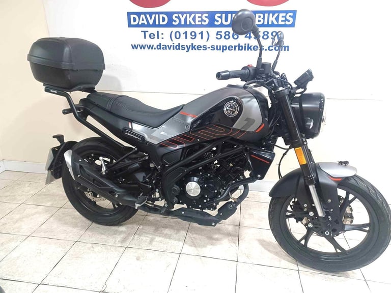 Benelli LEONCINO 125 E5  24-REG ONLY 1246 MILES ITS MINT £2699.OTR