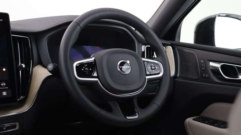  Volvo XC60 T6 AWD PHEV Plus Dark (360 Camera, Harman/Kardon, Adaptive Cruise) Petrol/Electric Hy...