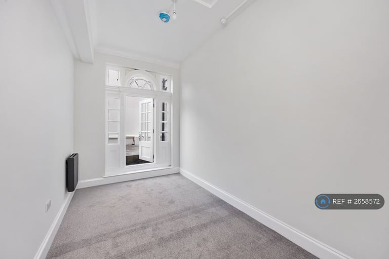 3 bedroom flat in West Street, Brighton, BN1 (3 bed) (#2658572)