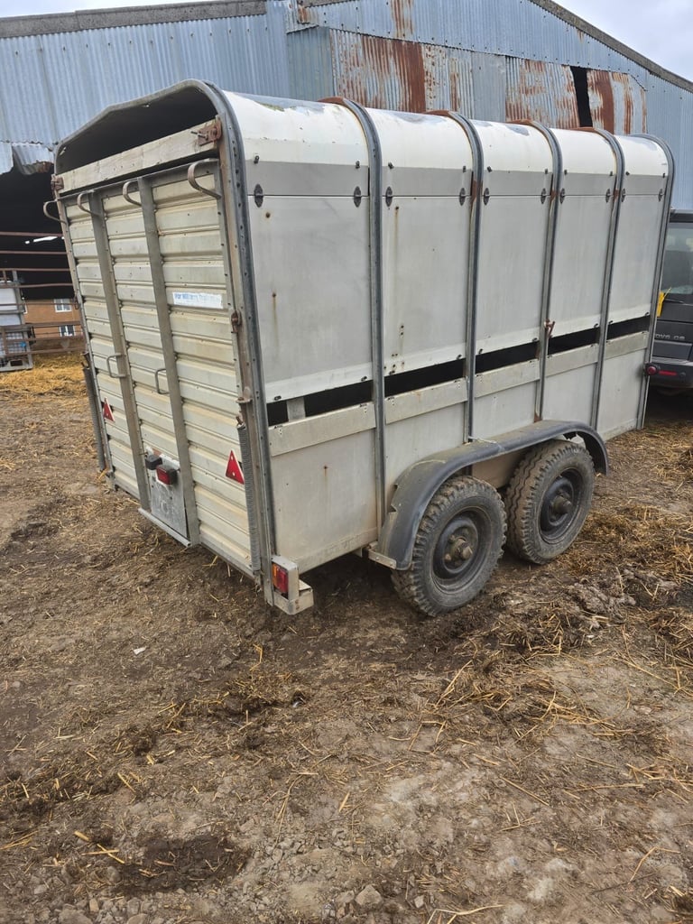 I for Williams cattle box 