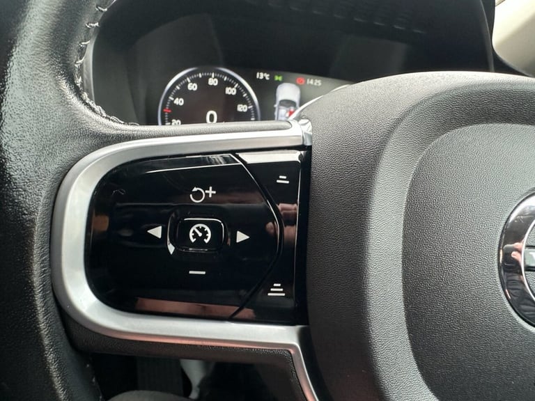 2020 Volvo XC90 2.0 B5 MHEV Momentum SUV 5dr Petrol Hybrid Auto 4WD Euro 6 (s/s) (250 ps) Automatic