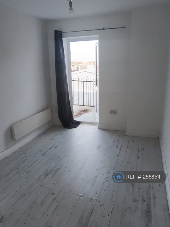 1 bedroom flat in Mill Road, Gillingham, ME7 (1 bed) (#2668511)