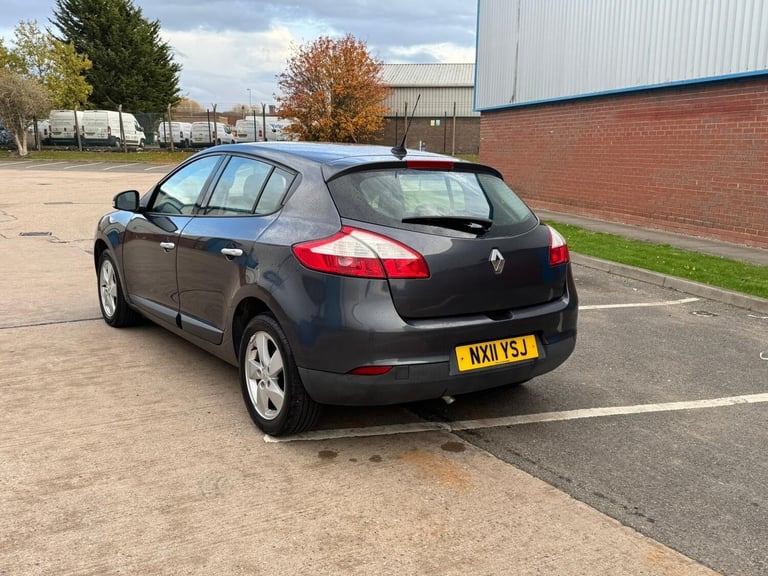 2011 Renault Megane 1.6 16V Dynamique TomTom Euro 5 5dr HATCHBACK Petrol Manual