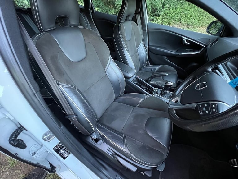 2018 Volvo V40 2.0 T2 R-Design Euro 6 (s/s) 5dr HATCHBACK Petrol Manual