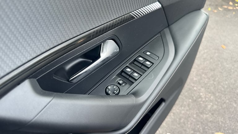 2024 Peugeot 2008 1.2 PureTech Allure SUV 5dr Petrol EAT Euro 6 (s/s) (130 ps) SUV Petrol Automatic