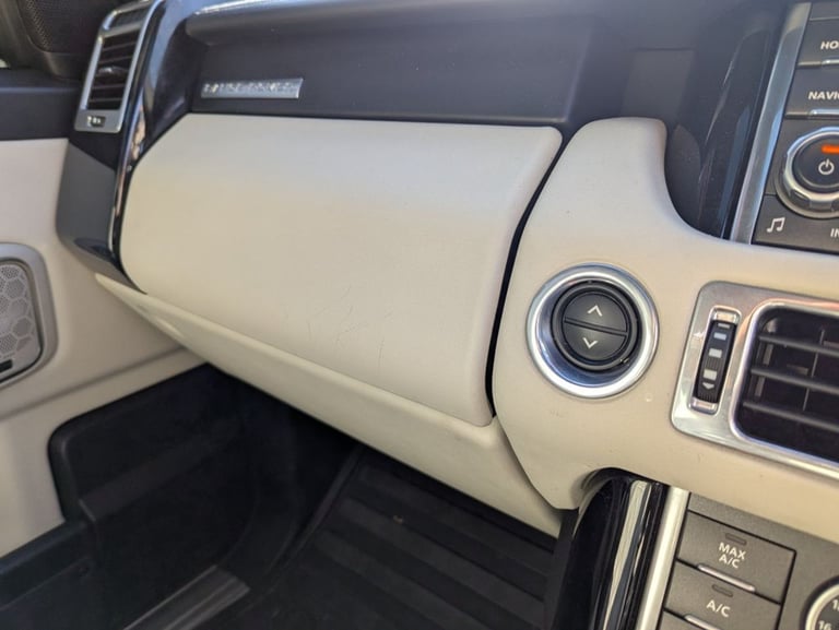 2011 Land Rover Range Rover 4.4 TD V8 Vogue SUV 5dr Diesel Auto 4WD Euro 5 (313 bhp) ESTATE Diese...