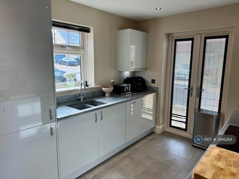 3 bedroom house in Glebe Court, Killinghall, Harrogate, HG3 (3 bed) (#2616284)