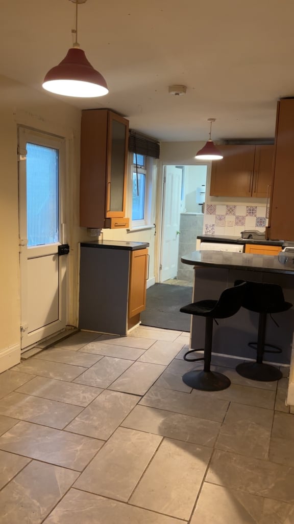 2 bedroom flat with large private garden Chatham 