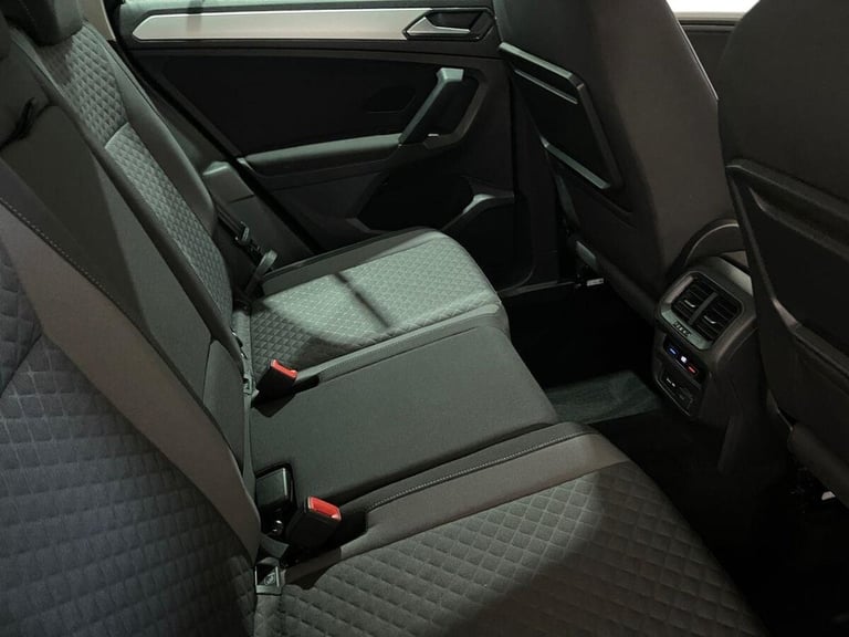 2018 Volkswagen Tiguan 2.0 TDI SE Navigation SUV 5dr Diesel DSG Euro 6 (s/s) (150 ps) ESTATE Dies...