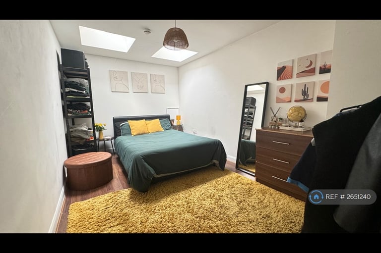 3 bedroom flat in East India Dock Road, London, E14 (3 bed) (#2651240)