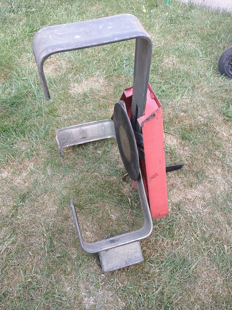 Bulldog Titan  wheel clamp 