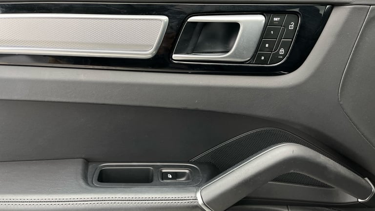 2022 Porsche Cayenne 3.0T V6 Platinum Edition TiptronicS 4WD Euro 6 (s/s) 5dr SUV Petrol Automatic