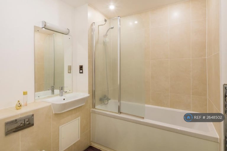 1 bedroom flat in Cranston Court, London, W12 (1 bed) (#2648502)