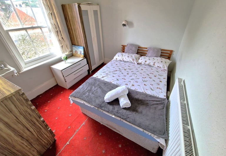 Double Room in Shared property near Big Train Station of Bournemouth