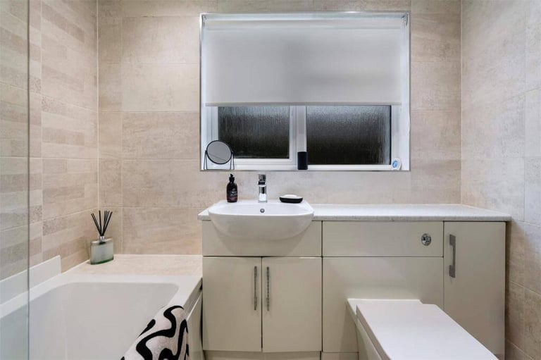 🖤✨Whitechapel Lifestyle: Spacious Double Room Availble Now!