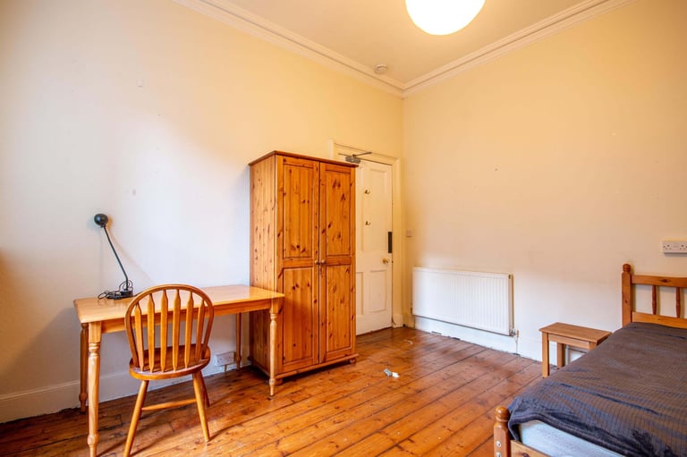 Well presented, 3 bedroom, 1st floor, HMO property in Sciennes – available November
