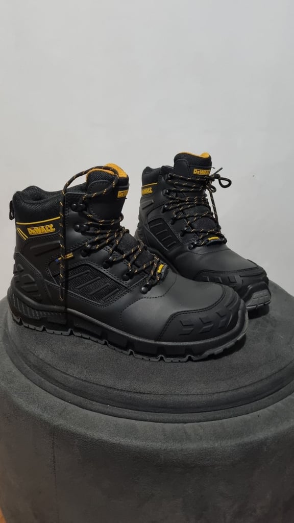 image for Dwalt boots 