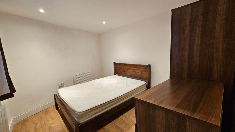 Ground floor 1 bedroom flat to rent on High Road in Willesden Green just short walk from station