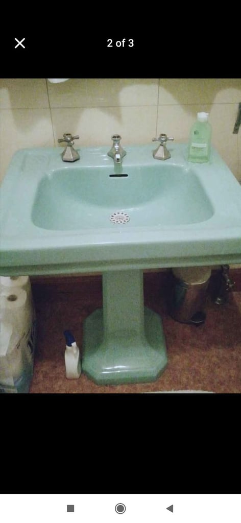 1950s cast iron bath and matching suite