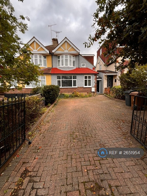 image for 4 bedroom house in Mansfield Hill, London, E4 (4 bed) (#2651954)
