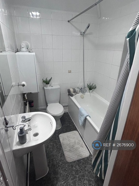 1 bedroom flat in Miller Road, Croydon, CR0 (1 bed) (#2676900)