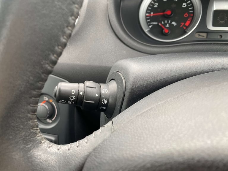 2010 Renault Clio 1.1 Clio Dynamique TomTom 16V 3dr Hatchback Petrol Manual