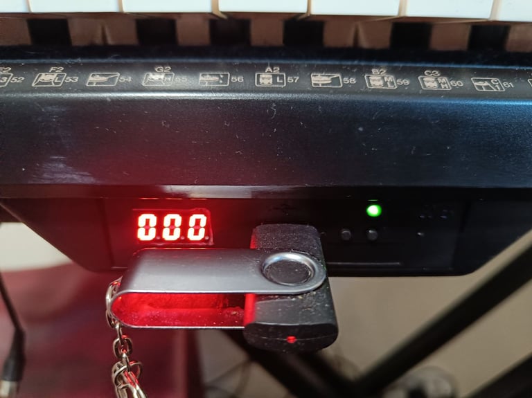 Yamaha PSR 740 arranger keyboard