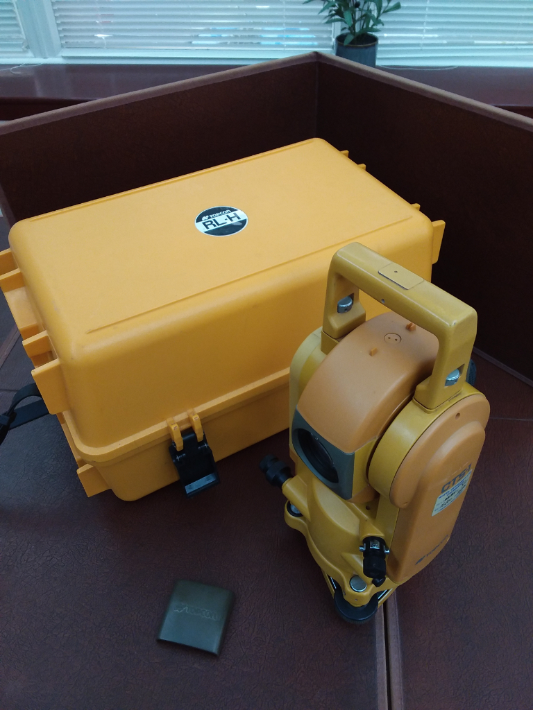 TOPCON SURVEYORS TOTAL STATION