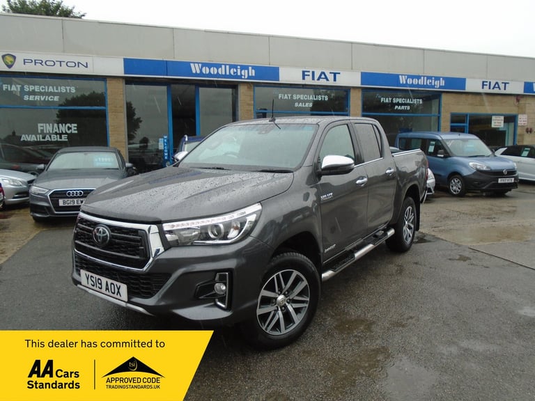 TOYOTA HILUX 2.4 D-4D Invincible X 2019
