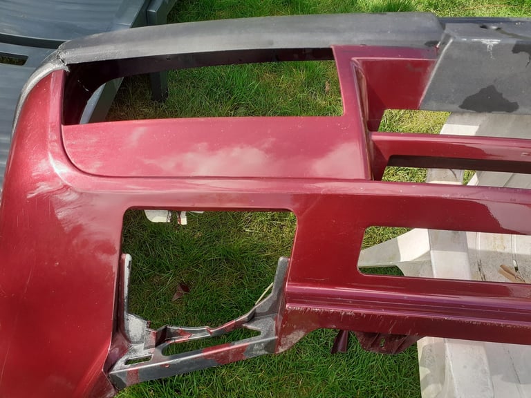 Citroen XM front bumper. Some damage (see pictures)