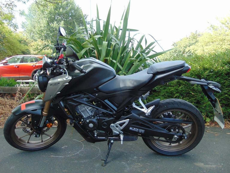 Honda CBF125NA-M CB125 2021 low miles splendid learner naked modern retro bike