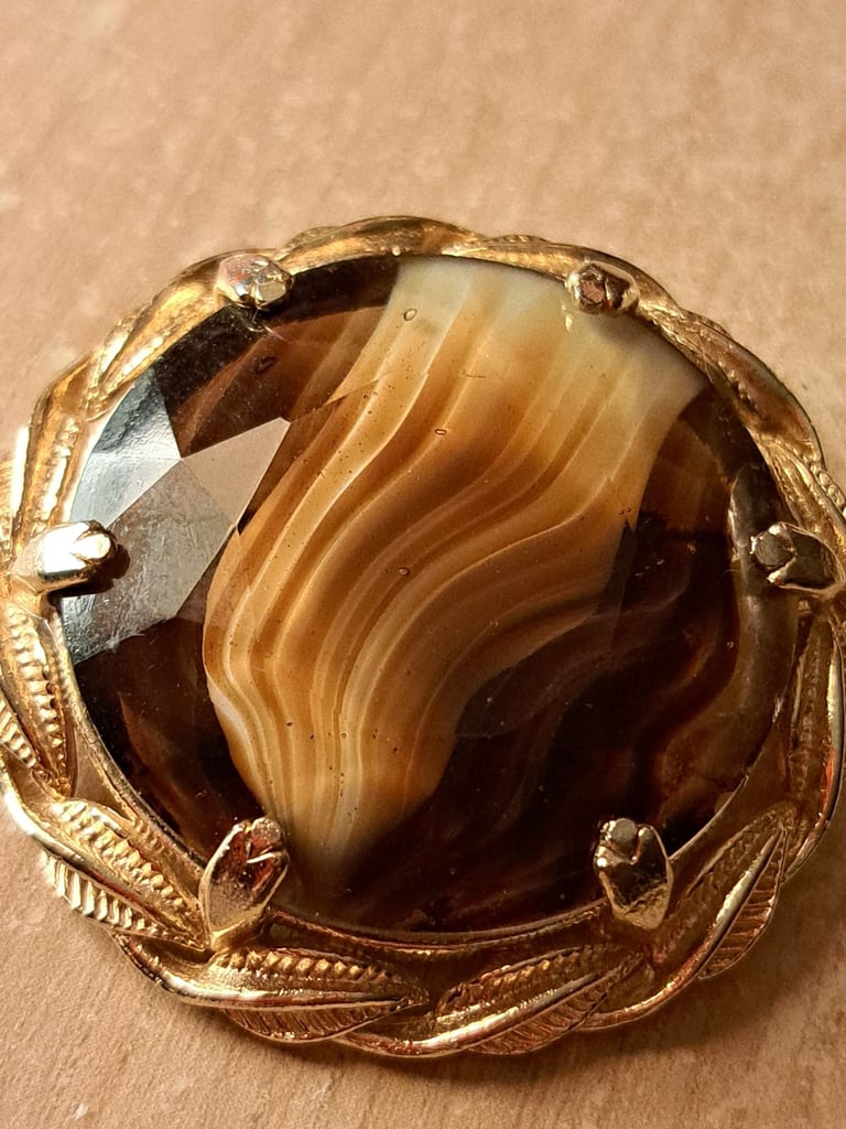 image for Vintage brooch brown swirl pattern brown 