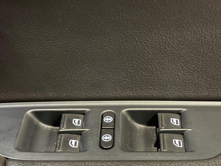 2014 Volkswagen Touareg 3.0 TDI V6 BlueMotion Tech R-Line Tiptronic 4WD Euro 6 (s/s) 5dr ESTATE D...