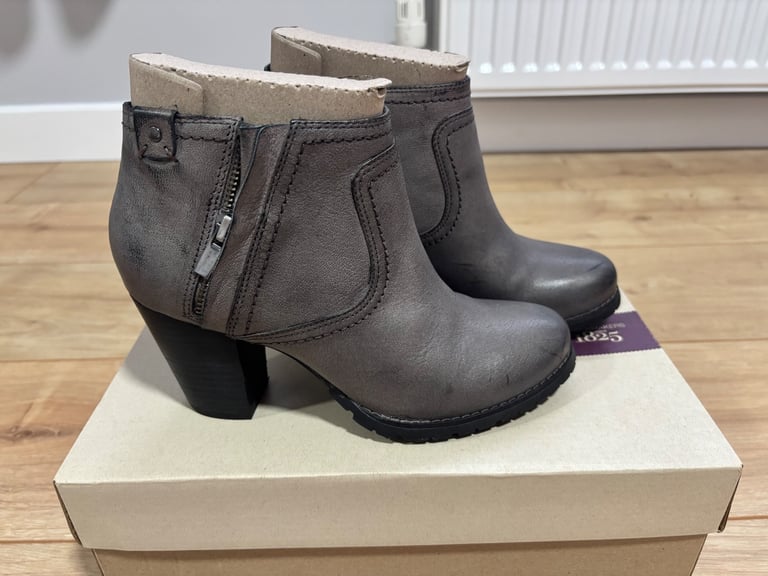image for BNWT Clarks grey leather boots. Size 4.5