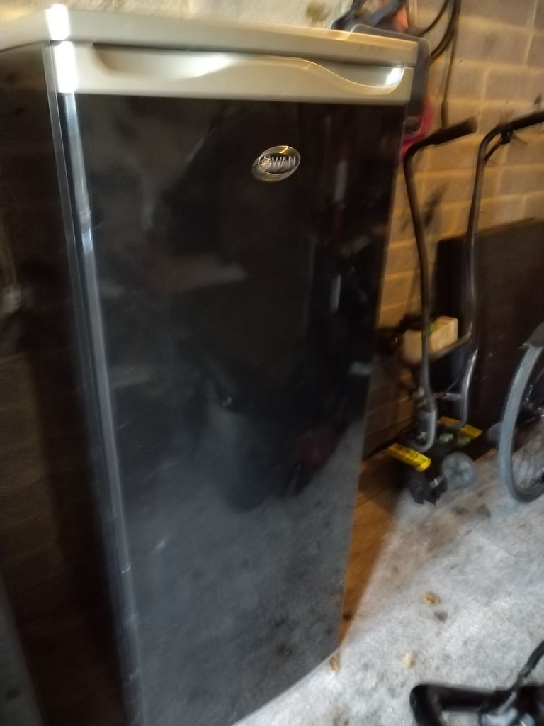 Freezer upright 4ft x9 inch high good condition good working order can deliver local 