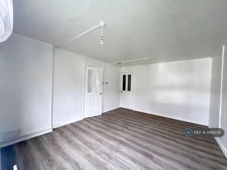 2 bedroom flat in Britton Street, Gillingham, ME7 (2 bed) (#2491338)