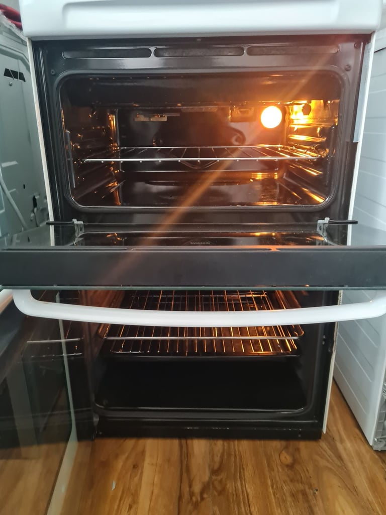 Zanussi freestanding electric cooker white 55cm 