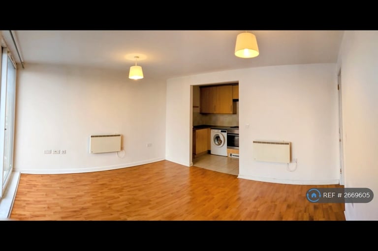 2 bedroom flat in Berberis House, Feltham, TW13 (2 bed) (#2669605)