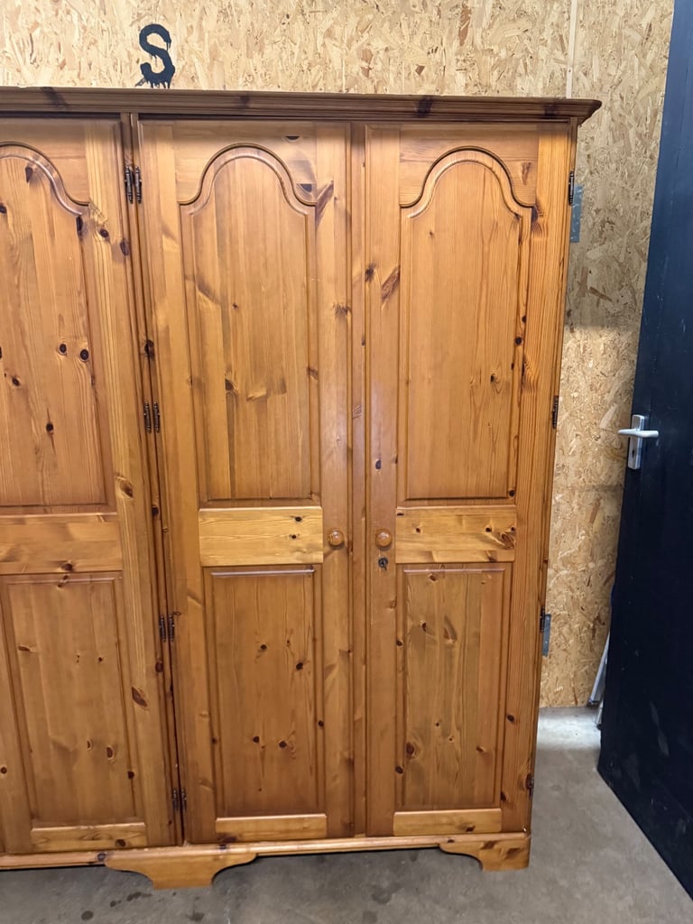 Ducal Pine Large Wardrobe 4 Door Hanging Rail & Shelves