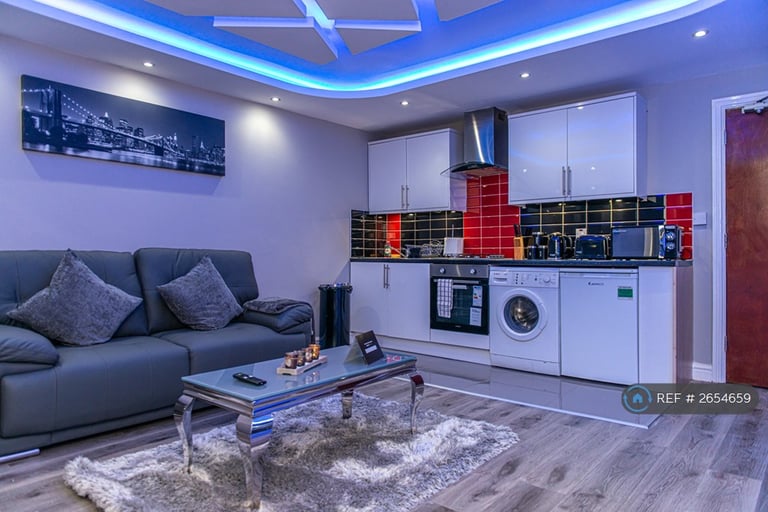 1 bedroom flat in Claremont, Bradford, BD7 (1 bed) (#2654659)