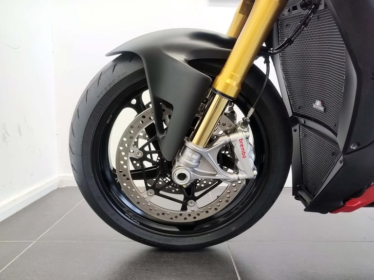 2025 Ducati Streetfighter V4S Red 562 Miles Akro Exhaust | £372 Dep & £372 pcm