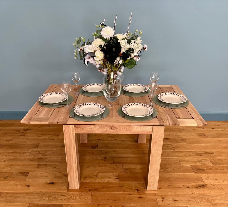 Solid Oak Extendable Dining Table