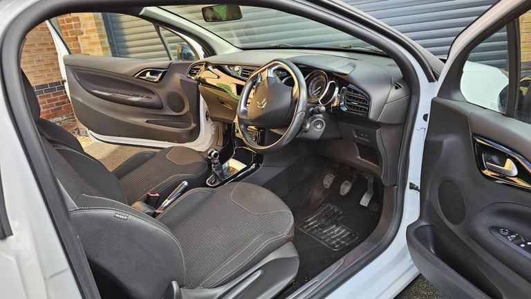 Citroen, DS3, Hatchback, 2015, Manual, Diesel, 1560 (cc), 3 doors