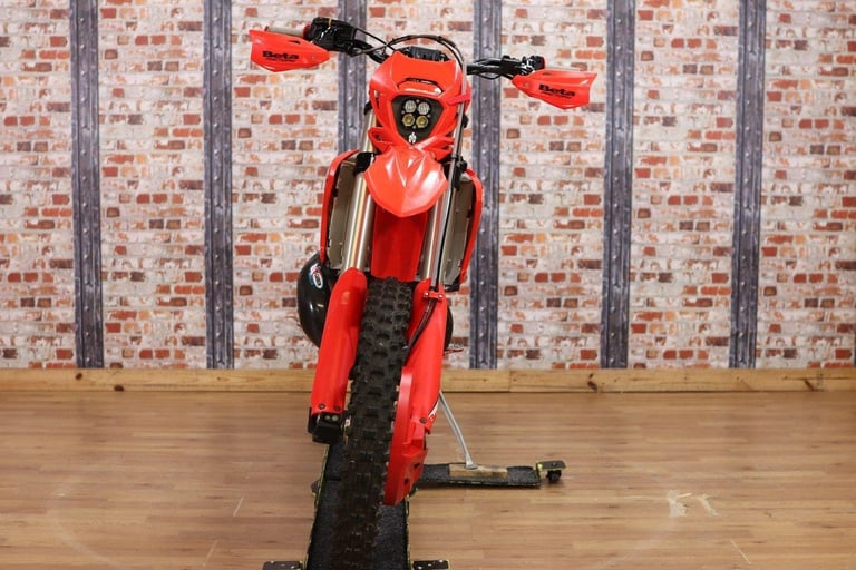 2022 MODEL BETA RR 2T 300 (21 PLATE) - ONLY 3,835 MILES (78 HOURS) - 1 OWNER