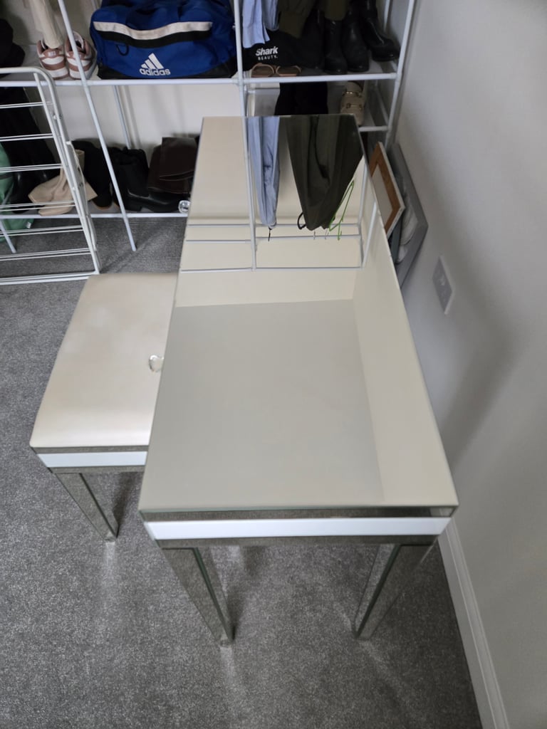 Mirror dressing table