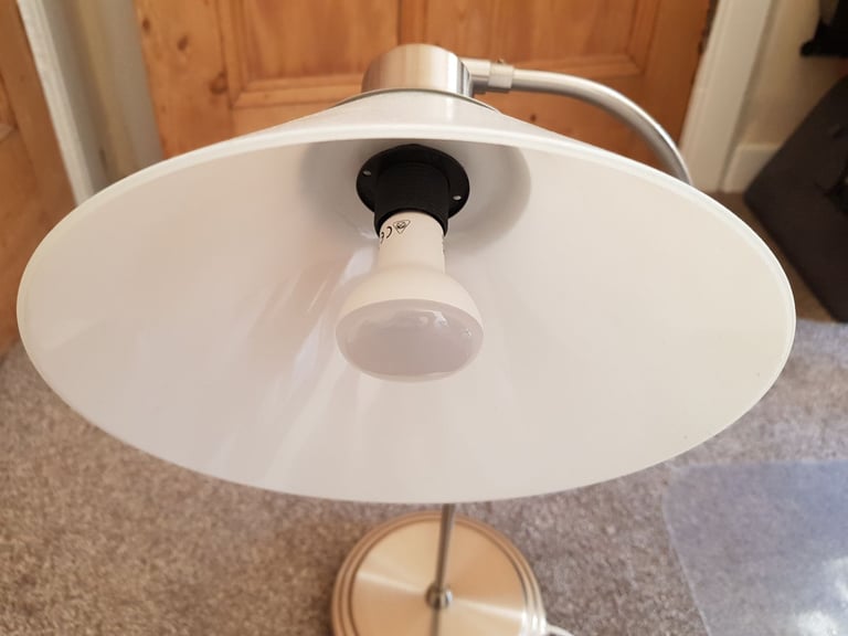 Table lamp