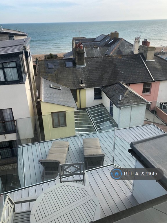 2 bedroom flat in Sandgate High Street, Sandgate, Folkestone, CT20 (2 bed) (#2291615)