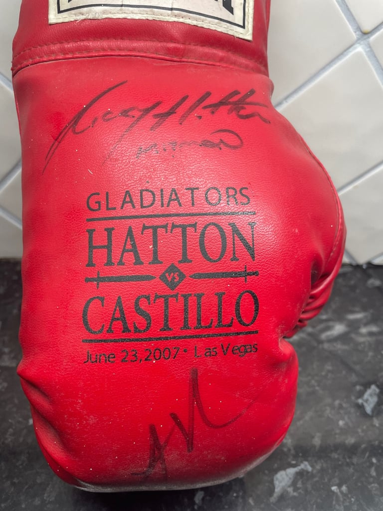 Ricky Hatton signed boxing glove 